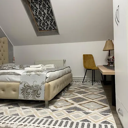 Casa Cu Pitici