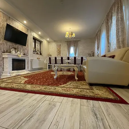Casa Cu Pitici Casă la țară